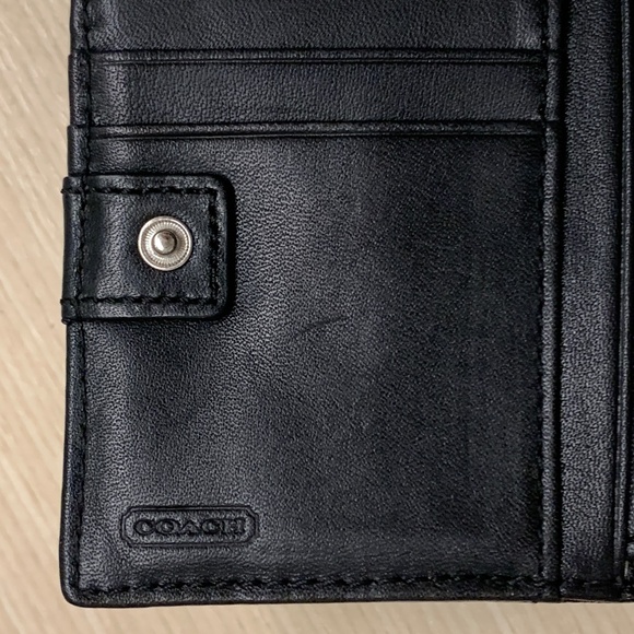 🌟 Pre-Owned Coach Signature Bi-Fold Wallet - Like New! 🌟 - Picture 5 of 10